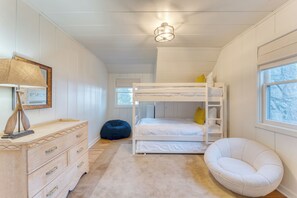 4 quartos, escrivaninha, berço de viagem, Wi-Fi de cortesia