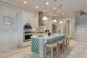 Fridge, microwave, oven, stovetop - Shine on the Shore by AvantStay | Pool + Golf Cart (Panama City Beach)