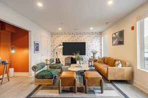 Smart TV - The Outrider | 4BDR Suite w/ Private Rooftop Patio (Nashville)