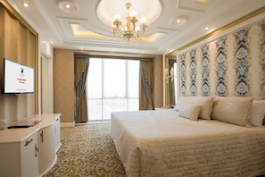 Minibar, in-room safe, blackout curtains, soundproofing - Grand Altuntaş Hotel (Aksaray)