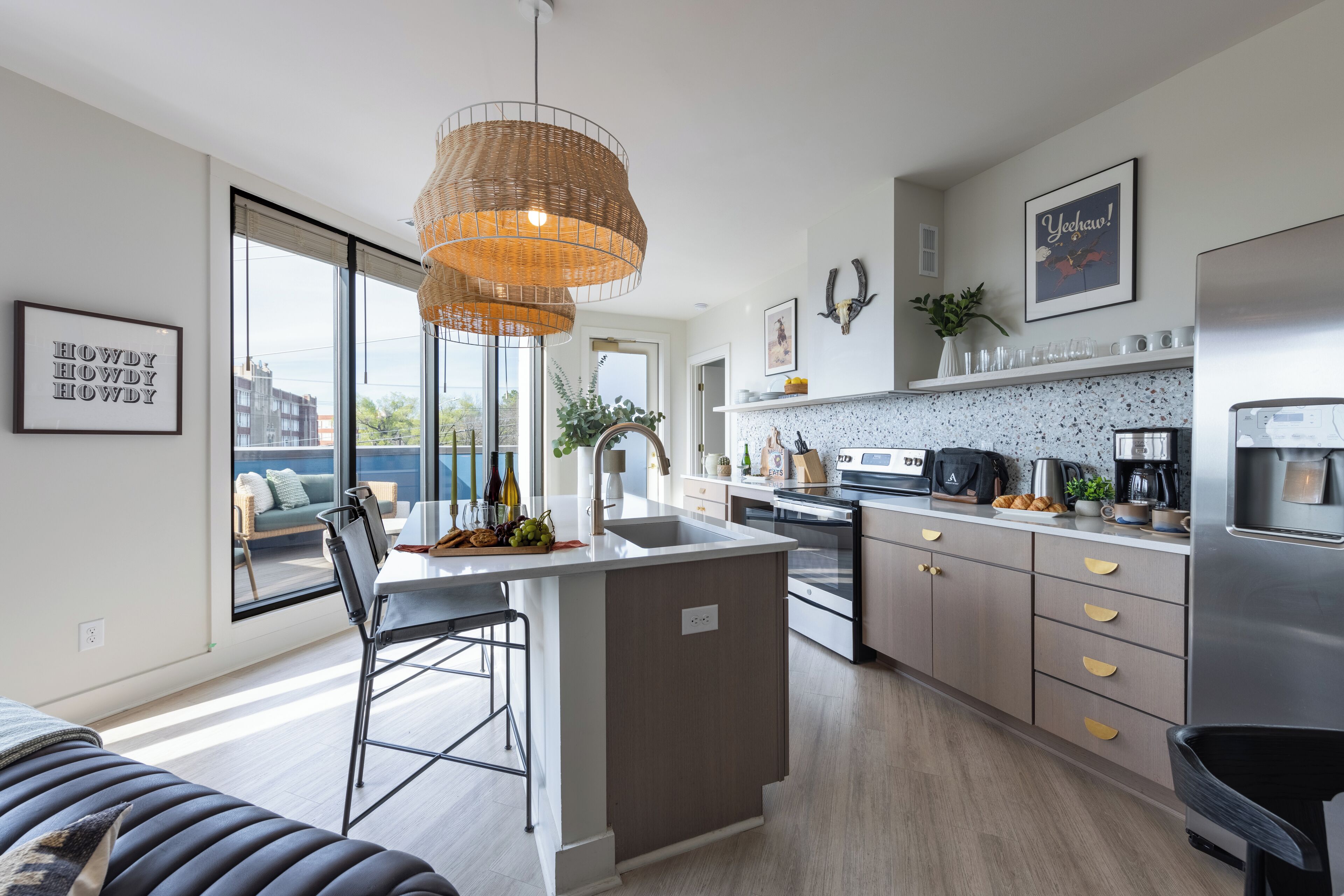 Fridge, oven, stovetop, dishwasher