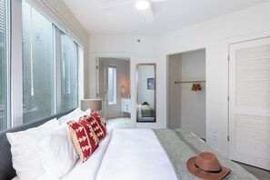 4 室のベッドルーム、デスク、WiFi (無料)、ベッドシーツ