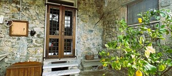 House in the hamlet with panoramic terrace and private garden, between sea and mountains!