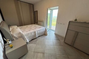 2 slaapkamers, een strijkplank/strijkijzer, wifi, beddengoed