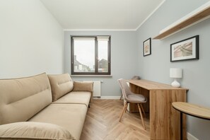 5 bedrooms, bed sheets - Two-storey Apartment for 11 by Renters (Wroclaw)