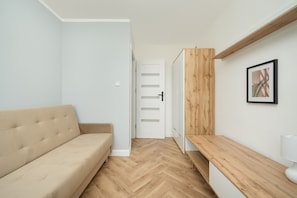 5 bedrooms, bed sheets - Two-storey Apartment for 11 by Renters (Wroclaw)