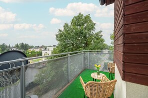 Balcony - Two-storey Apartment for 11 by Renters (Wroclaw)