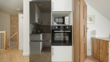 Microwave, dishwasher, cookware/dishes/utensils