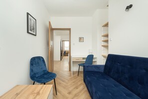 5 bedrooms, bed sheets - Two-storey Apartment for 11 by Renters (Wroclaw)