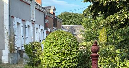 "LES MADELEINE de GIEVRES" CHATEAUX DE LA LOIRE et VELOROUTE DU CANAL DE BERRY
