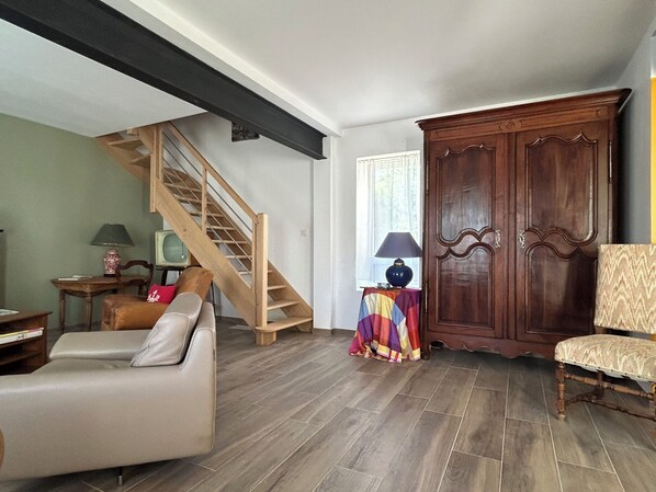 TV, table football, books - UNE Maison DE Famille A LA Campagne (Gièvres)