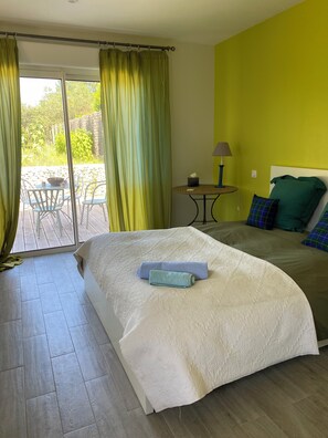 2 bedrooms, iron/ironing board, WiFi, bed sheets