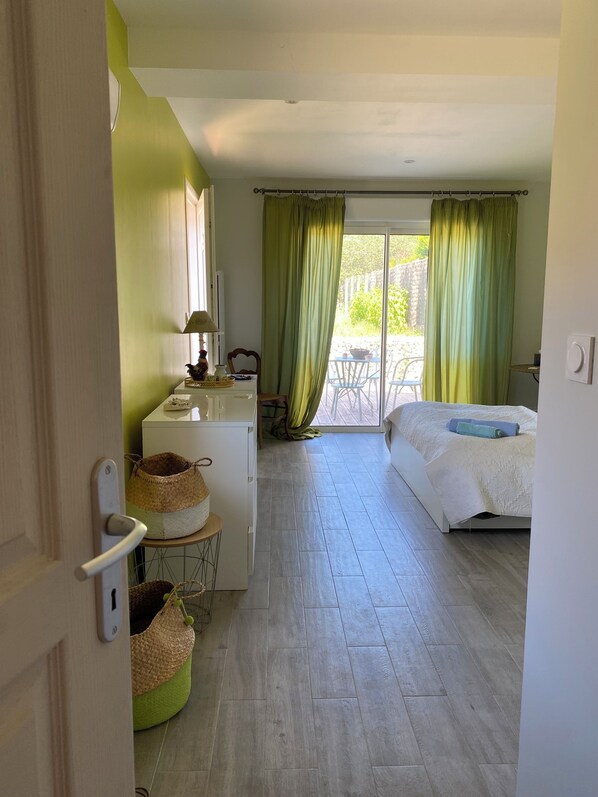3 bedrooms, iron/ironing board, travel cot, free WiFi