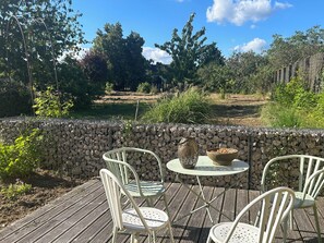 Outdoor dining - UNE Maison DE Famille A LA Campagne (Gièvres)