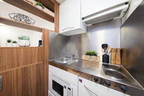 Private kitchenette - Student Only Studio with Modern Kitchen (London)