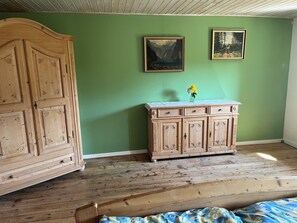 2 bedrooms, bed sheets