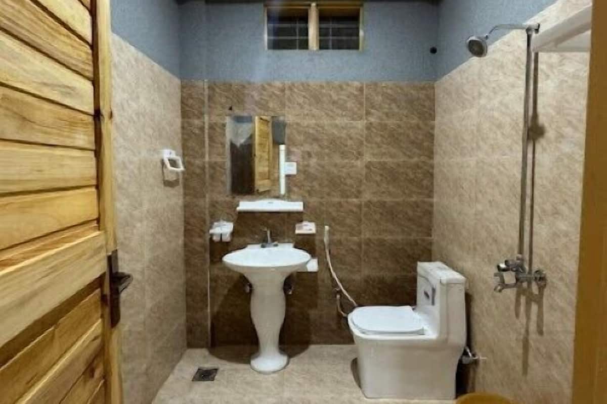 Deluxe Double Room | Bilik Mandi | Kelengkapan dandanan diri percuma, selipar, tuala disediakan, sabun