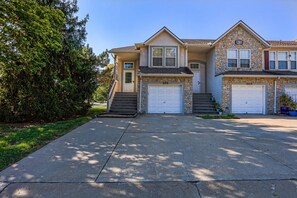 Exterior - Olathe sleeping Beauty 3bdr And 2 baths (Olathe)