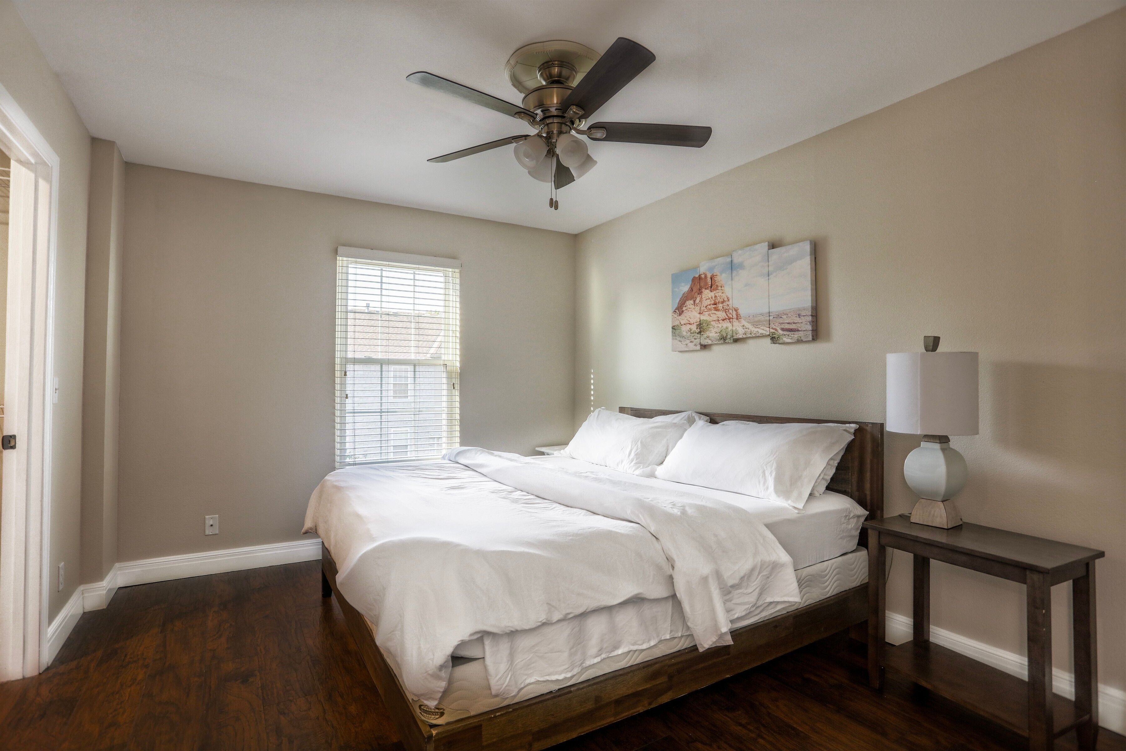 3 makuuhuonetta, silitysrauta/-lauta, Wi-Fi, vuodevaatteet