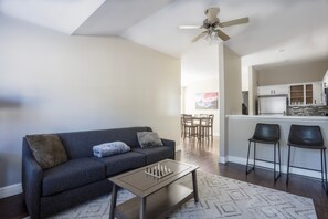 Living area - Olathe sleeping Beauty 3bdr And 2 baths (Olathe)