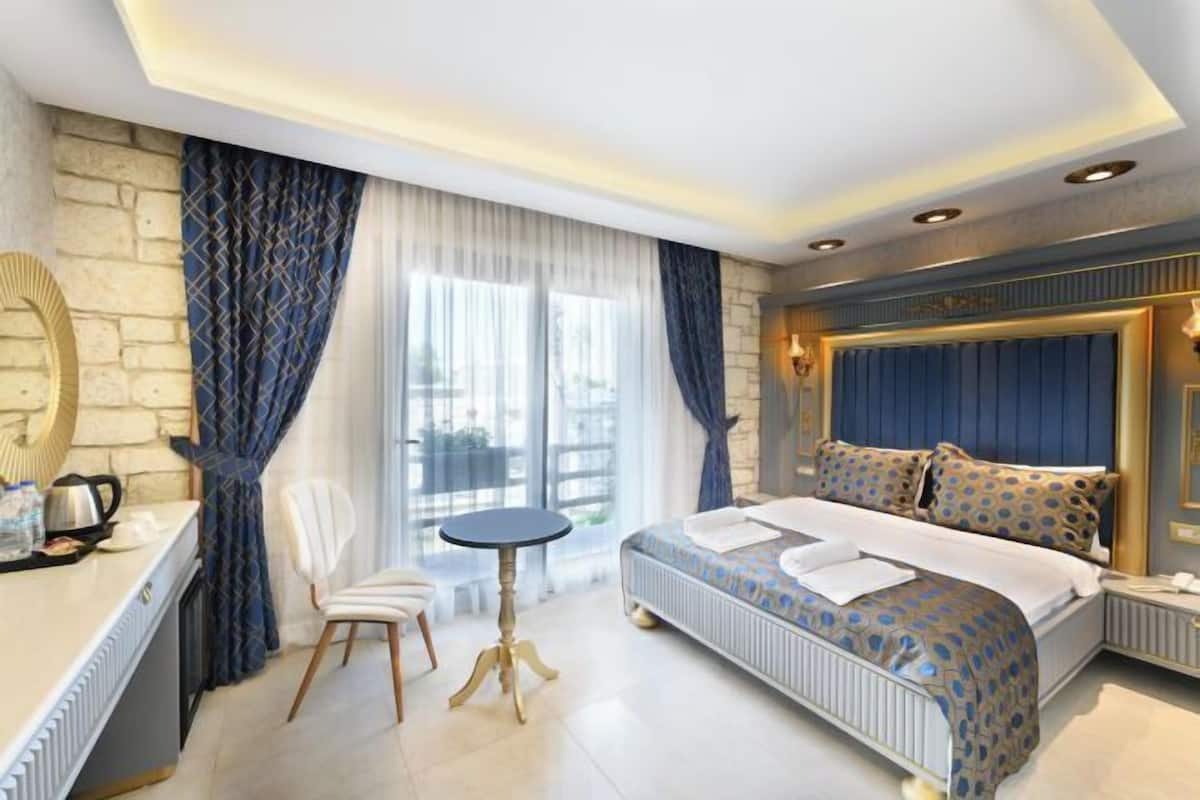 In-room safe, desk, laptop workspace, blackout drapes
