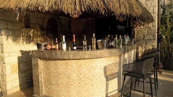 Swim-up bar