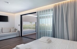 3 bedrooms, iron/ironing board, travel cot, free WiFi - Nuera III: Modern 3BR Villa, 300m from the Beach (Chania)