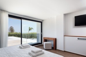 4 室のベッドルーム、アイロン / アイロン台、旅行用ベビーベッド、WiFi (無料)