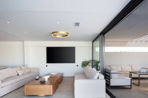 Smart TV, videogiochi, impianto stereo