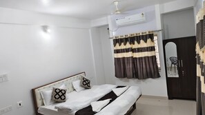 隔音、免费 WiFi、床单