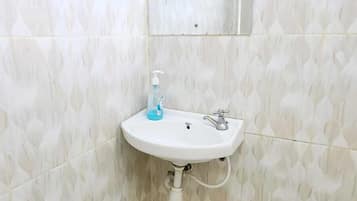 Deluxe Apartment, Balcony, City View | Bathroom | Shower, free toiletries, slippers, towels