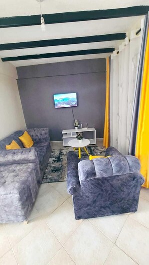 Deluxe Apartment, Balcony, City View | Living area
