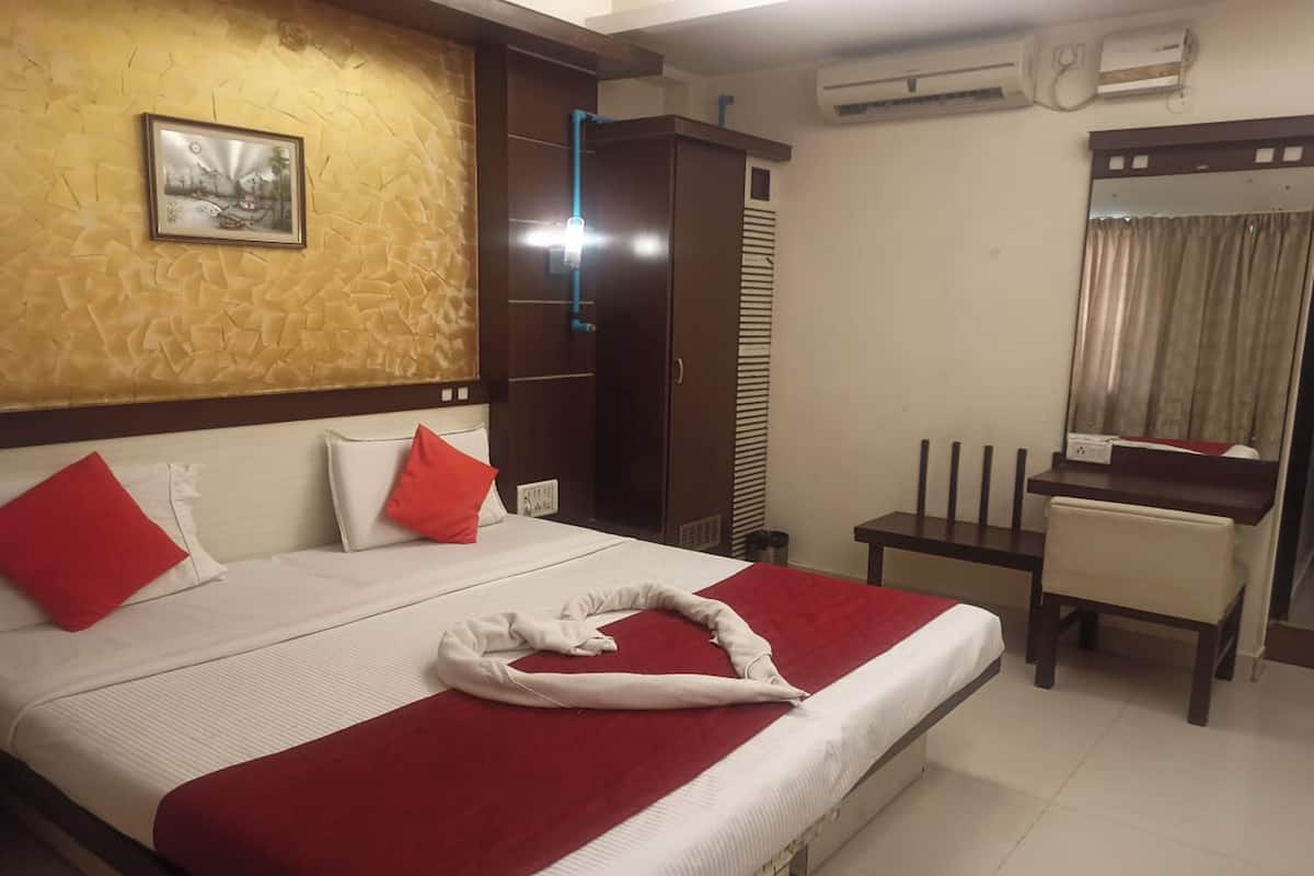 Deluxe Non Ac | 办公桌、免费 WiFi、床单