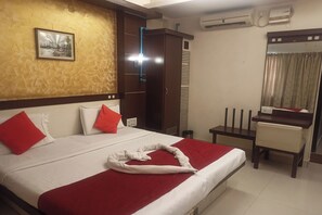 Deluxe Non Ac | Desk, free WiFi, bed sheets - Golden Residency (Bengaluru)