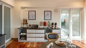 Dining - Wandr Hotel Ulssor (Bengaluru)