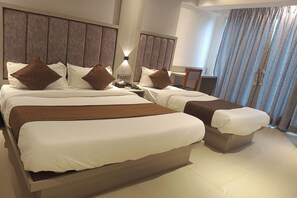 Deluxe Double Room | Desk, iron/ironing board, free WiFi, bed sheets - Hotel Preston (Mumbai)