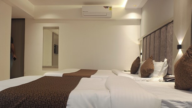 Deluxe Double Room | Meja, seterika/papan seterika, Wi-fi percuma, cadar katil 