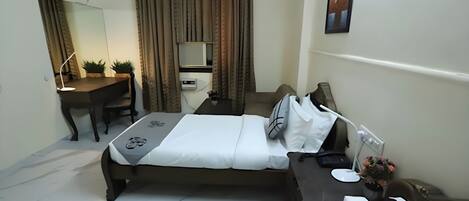 Standard Triple Room | In-room safe, desk, rollaway beds, free WiFi