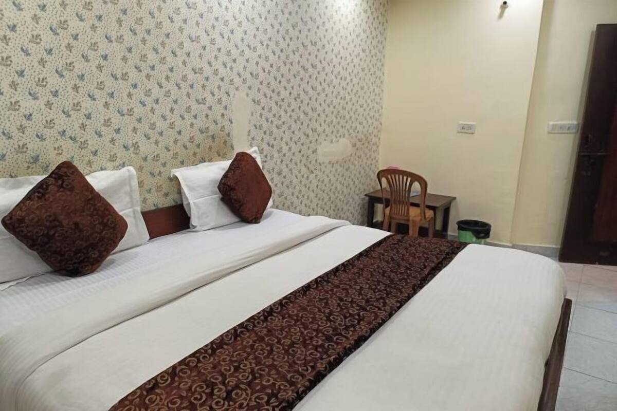 In-room safe, desk, rollaway beds, free WiFi