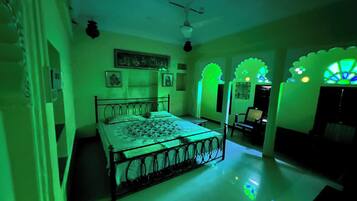 Standard Double Room | Desk, free WiFi, bed sheets