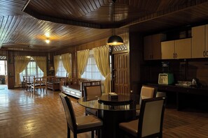 Cottage | Desk, free WiFi, bed sheets - Hotel Pesona Bamboe Lembang (Lembang)