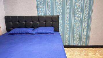 Kamar Deluks | Meja kerja, Wi-Fi gratis, dan seprai linen