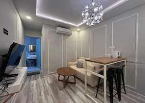 Quarto exclusivo | Área de estar | TV LCD 32 polegadas com canais a cabo