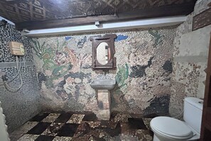 Deluxe Double Room | Bathroom | Shower, rainfall showerhead