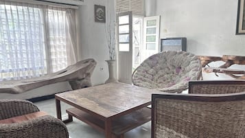 Coin salon dans le hall