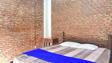 Desk, free WiFi, bed sheets