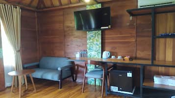 Junior Suite, Mountain View | Private kitchenette | Coffee/tea maker, electric kettle