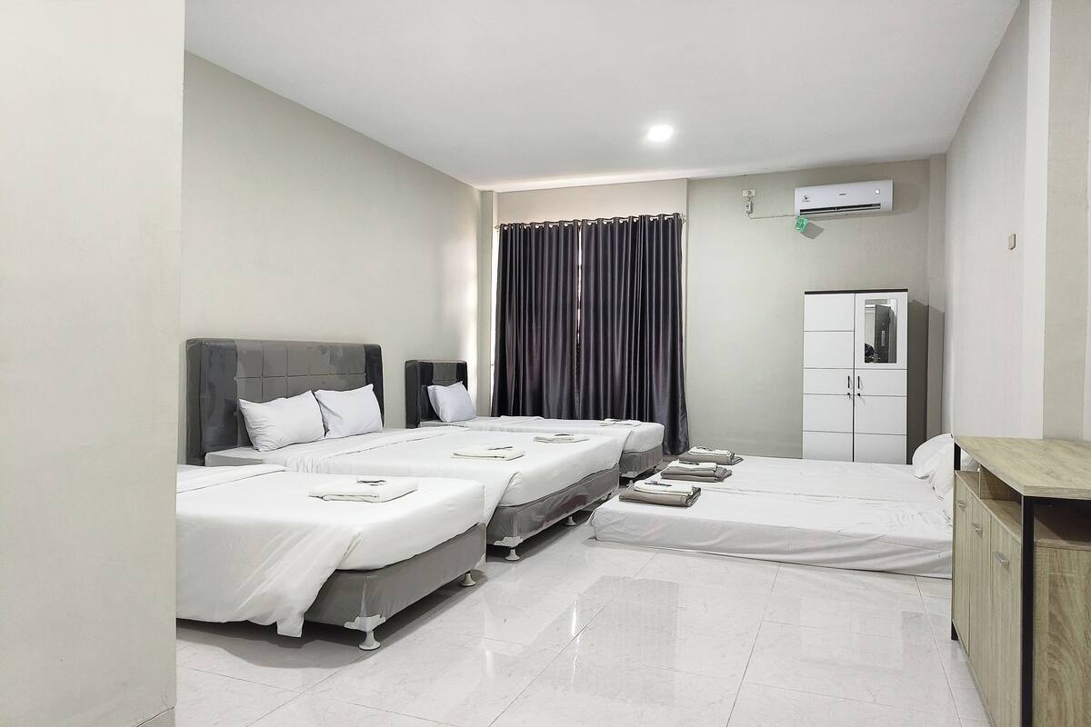 In-room safe, desk, free WiFi, bed sheets