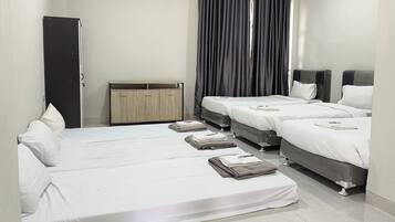 Family Room | 1 bedroom, in-room safe, desk, free WiFi