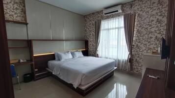 Deluxe Room | In-room safe, desk, free WiFi, bed sheets